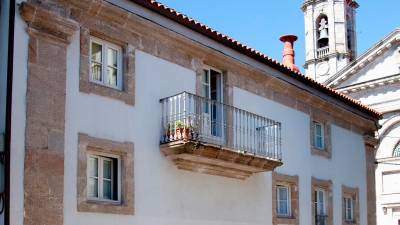 urbanismo. Edificio de viviendas rehabilitado en el Casco Vello de Vigo, segunda ciudad con más ARI. Foto: IGVS