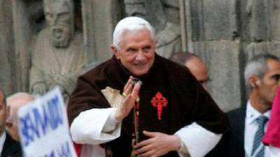 2010. El Papa Benedicto XVI visita la capital de Galicia por el Año Santo Compostelano. (Fuente, El Correo Gallego).