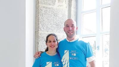 los voluntarios Rodrigo Sanz e Iria Gayoso