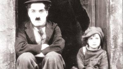 Charles Chaplin y Jackie Cooogan en ‘El chico’. Foto: RTVE