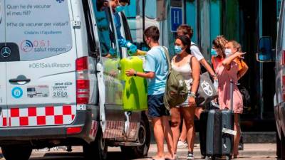 Un total de 21 gallegos del brote de Mallorca vuelven a casa tras anular un tribunal balear las cuarentenas