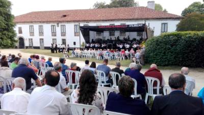 Festival de bandas de música do Patio, coa banda de Santa Cruz de Ribadulla ao fondo. Foto: C.V.