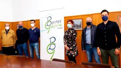 Miembros de la asociación Berries Galicia en su presentación