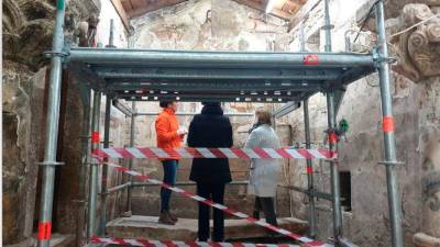 Un momento de las trabajos de la primera fase de restauración en la iglesia de Santa Baia de Palio, en Lalín. Foto: Cultura.gal
