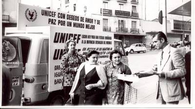Acto de información y petición de aportaciones para la Asociación de Amigos de Unicef, en los años 70. Foto: Unicef 