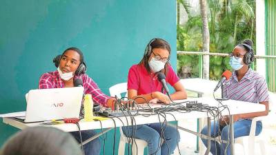 Programa de radio desarrollado, por una de las organizaciones no gubernamentales, en la República Dominicana. Foto: CGONGD 