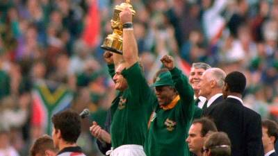 El presidente Mandela celebrando el Mundial de rugby de Sudáfrica en 1995. Foto: RS