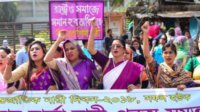 Mujeres bangladesíes salen a las calles de Daca, para pedir más seguridad y mejores condiciones de vida. (Fuente, elpais.com)