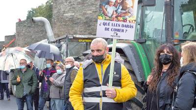 movilización. Más de 1.000 personas y 22 tractores participan en una tractorada convocada por Agromuralla en Lugo para exigir mejor precio de la leche (Lugo). Foto: C. Castro 