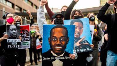 TENSIÓN. Manifestación en una calle de EEUU pidiendo justicia en relación a la muerte de Geoprge Floyd.Foto: E. Press