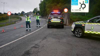 A Garda Civil realizando onte controis na fronteira galega con Castela e León. Foto: GC 