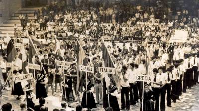 1976. Clausura del Campeonato de Europa Junior de baloncesto (Eujubasket) celebrado en el Multiusos Fontes do Sar. Santiago de Compostela. (Fuente, El Correo Gallego).