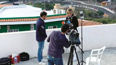 EXPECTACIÓN. Susana Griso realizando un directo desde La Palma
