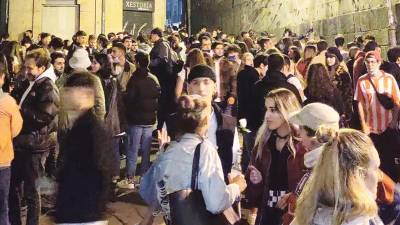 En el Cantón de San Bieito se concentraron hasta 600 jóvenes la noche del jueves Foto: Instagram