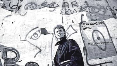 David Bowie ante el Muro de Berlín, 1987.