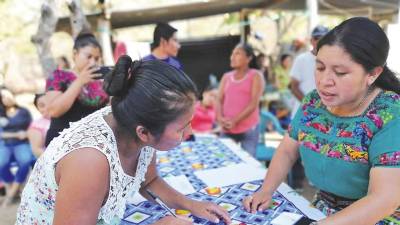 Reuniones para la entrega de viviendas en Guatemala. Foto: CGONGD 