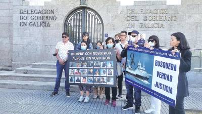 Familiares del ‘Villa de Pitanxo’ durante la protesta ayer en A Coruña. Foto: E.P. 