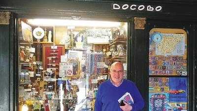 Docobo, la tienda tradicional por excelencia de Santiago de Compostela fundada en 1950, echa el cierre.