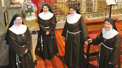Cuatro de las religiosas de la comunidad compostelana