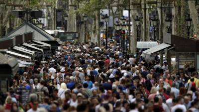 Foto de archivo de una multitud en Barcelona. EFE