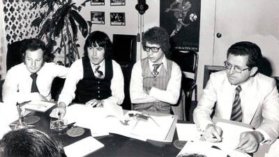 Reunión de trabajo con Seara a la derecha de la imagen en Canal 13 TV en 1976 con José Ramón Fernández y Carlos Alazraki