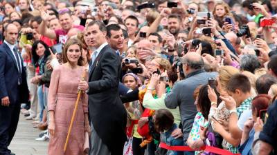 Los reyes Felipe VI y Letizia en la plaza del Obradoiro antes de la ceremonia de la Ofrenda Nacional del Apóstol del 25 de julio de 2014. Foto: Archivo ECG