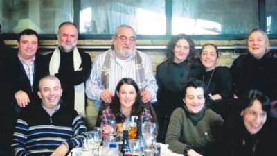 Primeiro por abaixo, nunha comida de confraternidade cos compañeiros da sección de Área de Compostela. Foto: ECG