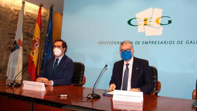 Juan Manuel Vieites, derecha, con el presidente de la CEOE, Antonio Garamendi, en imagen de archivo. Foto: CEG