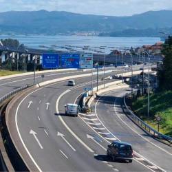 Miles de camiones circulan a diario por la autopista AP-9 que comunica a toda Galicia.