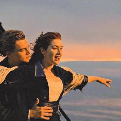 La acomodada Rose DeWitt Bukater y el polizón Jack Dawson -o lo que es lo mismo, Kate Winslet y Leonardo DiCaprio- protagonizan una conmovedora historia de amor.