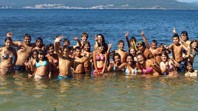 Niños de Rois, de campamento en el Virxe do Loreto, en Porto do Son