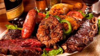 El consumo excesivo de carne y alcohol propicia el cáncer
