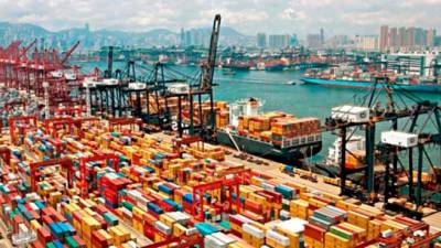 El gran puerto de contenedores de Shanghái