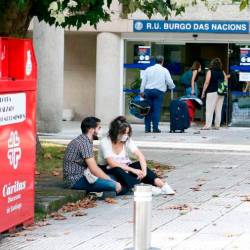 Imagen de archivo de estudiantes a la residencia universitaria Burgo das Nacións, ubicada en el Campus Norte de la USC en Compostela. Foto: Antonio Hernández