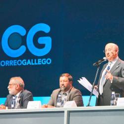 José Luis Barrera Morate pronuncia unas palabras en la entrega de los Premios Gallegos del Año 2011.