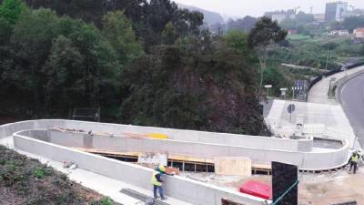Construcción de la nueva pasarela peatonal en el barrio de San Lázaro para evitar barreras arquitectónicas
