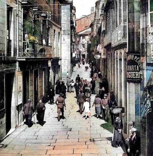 1925. La Rúa do Preguntoiro mantiene el mismo aspecto que antaño.