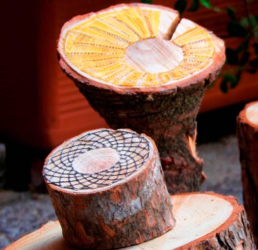 Pezas artesanais que conxugan madeira e encaixe de Camariñas creadas por Rocío Utray. Foto: C. C.