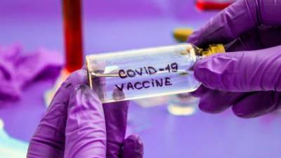 investigación. Recipiente con una muestra de vacuna contra el covid. Foto: Farmaindustria
