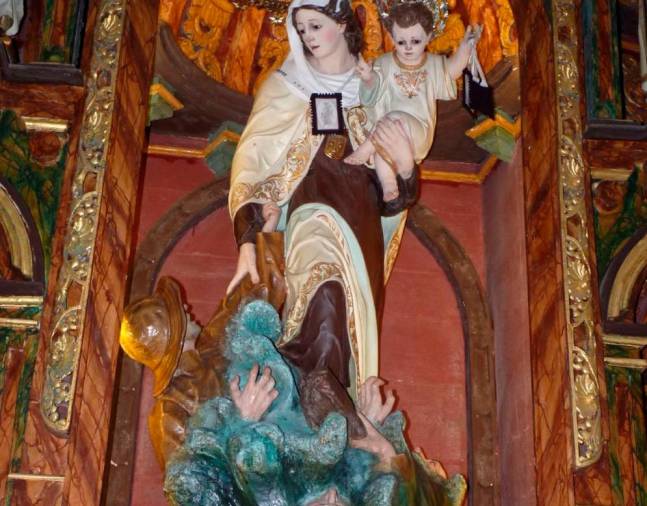 LA IDIOSINCRASIA. Imagen de la Virgen rescatando marineros de un naufragio.