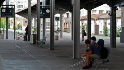 Terminal. En los andenes 1 y 2 de Ourense finalizarán las vías de ancho estándar internacional de alta velocidad. Fotos: Almara