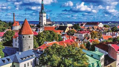 La Ciudad Vieja de Tallin, declarada Patrimonio de la Humanidad, alberga un gran conjunto histórico.