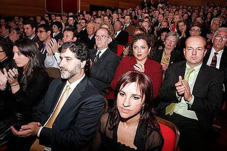 Mil quinientos vips de toda Galicia asisten en Santiago a la deslumbrante gala anual del Grupo Correo Gallego. FOTO: Ramón Escudero, Antonio Hernández, Fernando Blanco y Patricia Santos