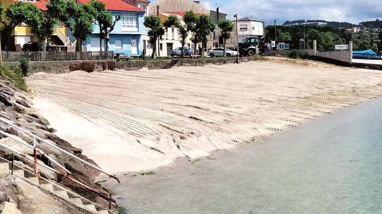 PERALTO. La playa boirense de Peralto sale este año de la lista de zonas con prohibición de baño, al igual que la de Lires, en Cee. Foto: C.B. 