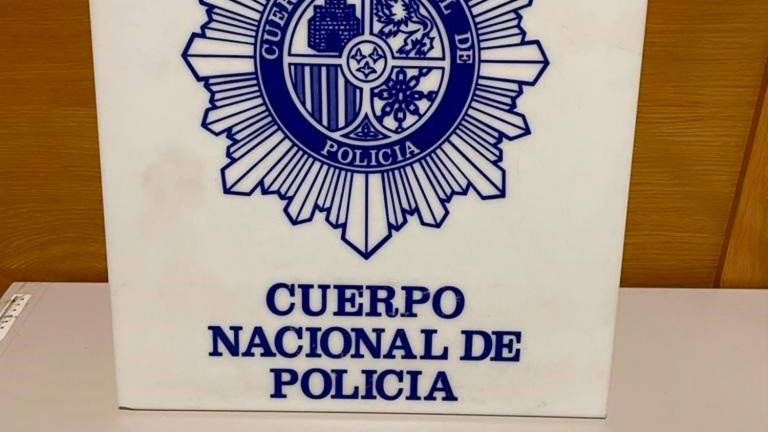 Armas incautadas en la detención de siete personas por un robo con intimidación a un joven en Ourense. Foto: Policía Nacional.