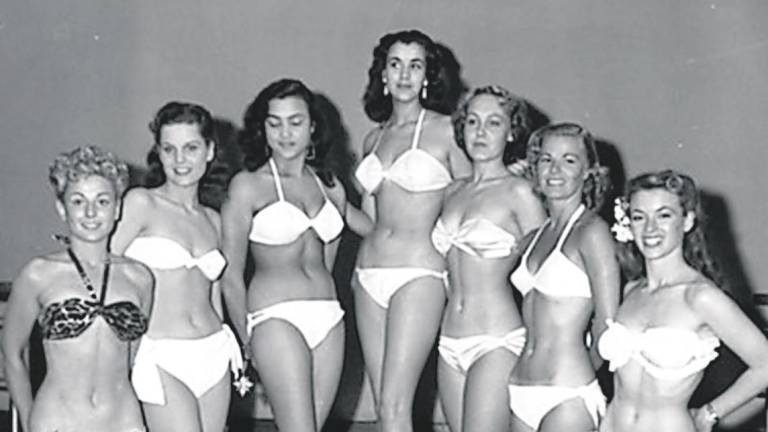 Louis Réard diseñó un modelo con tiras al que denominó ‘bikini’ tras la explosión de una bomba nuclear en el atolón de Bikini.