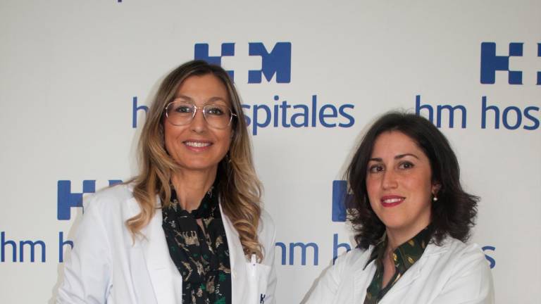 Por la izquierda, las doctoras Ana Romay y Raquel Carracedo.