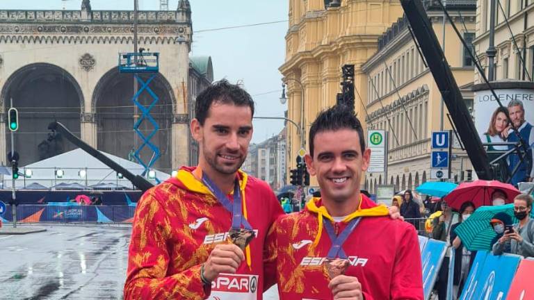 GIGANTES. Álvaro Martín y Diego García Carrera, con sendas medallas. Foto: AtletismoRFEA