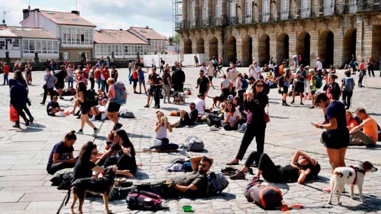 visitas Imagen de archivo de peregrinos y turistas en la plaza del Obradoiro de Santiago de Compostela. Foto: Fernando Blanco 