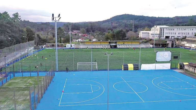 Imaxe da área deportiva de Bertamiráns, no municipio de Ames. Foto: C. Ames